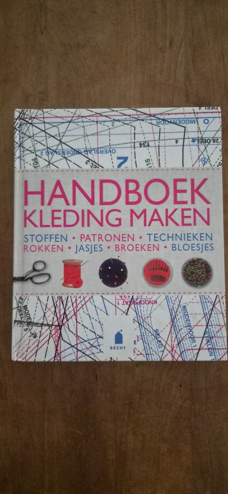 Handboek Kleding Maken: Stoffen, Patronen, Technieken, Ophalen of Verzenden, Tweedehandsboekenverkopen, Info@tweedehandsboekenverkopen.nl