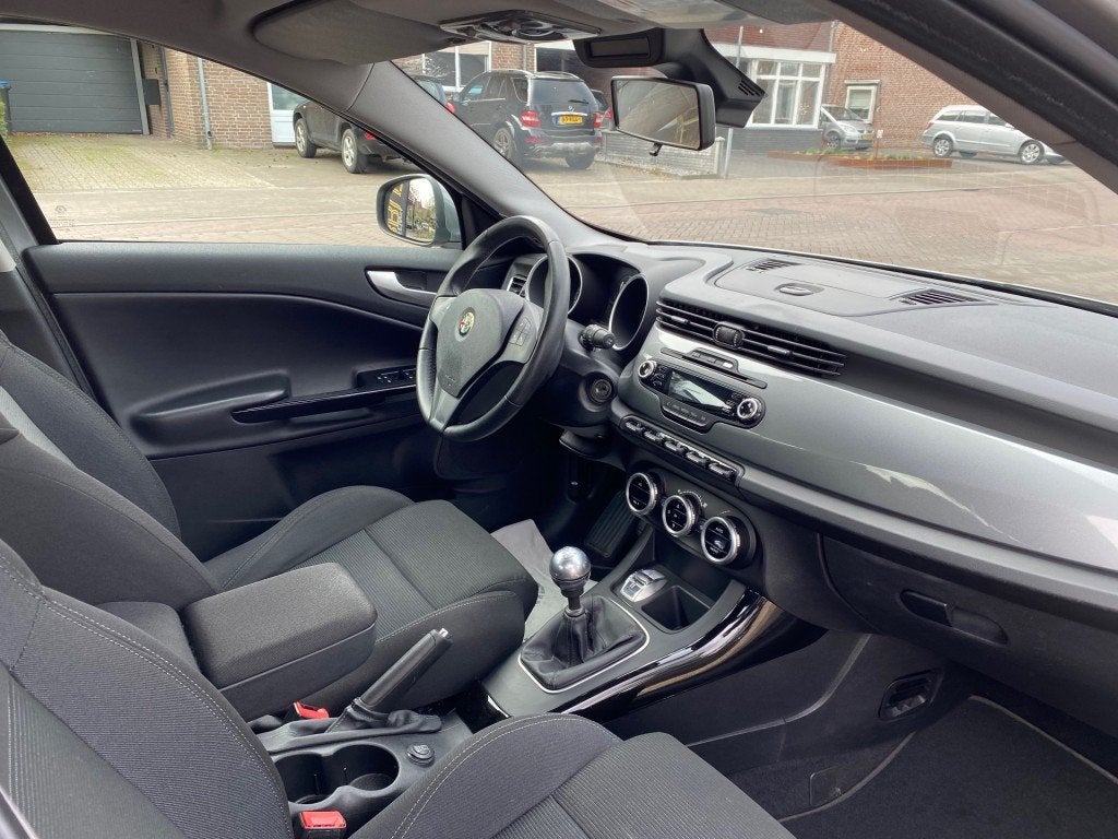 Alfa romeo GIULIETTA 1.4 T DISTINCTIVE 170PK / CRUISE CTR. /, Voorwielaandrijving, Euro 5, Gebruikt, 4 cilinders