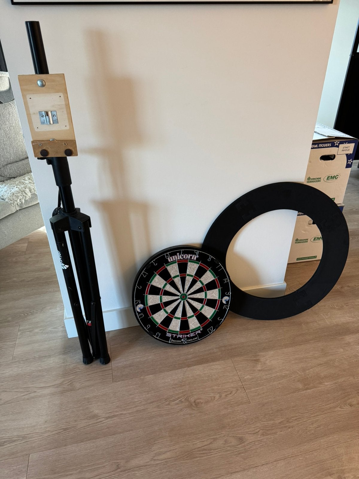 Gebruikte dart standaard + bord en surrounding, Sport en Fitness, Ophalen, Gebruikt, Dartbord