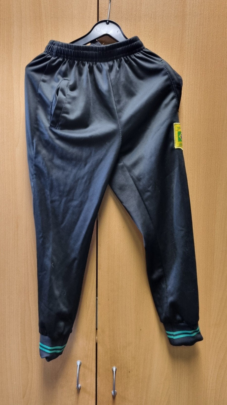 Leuk trainingspak broek met jasje maat 116/122, Ophalen of Verzenden, Gebruikt, Jongen, Sport- of Zwemkleding