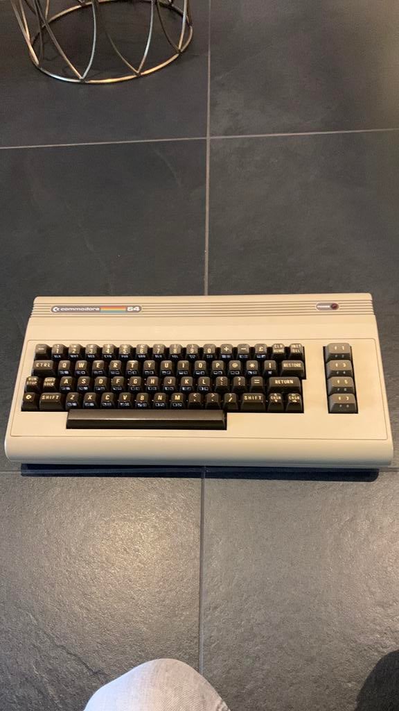 Commodore 64 - zonder voeding, Ophalen of Verzenden