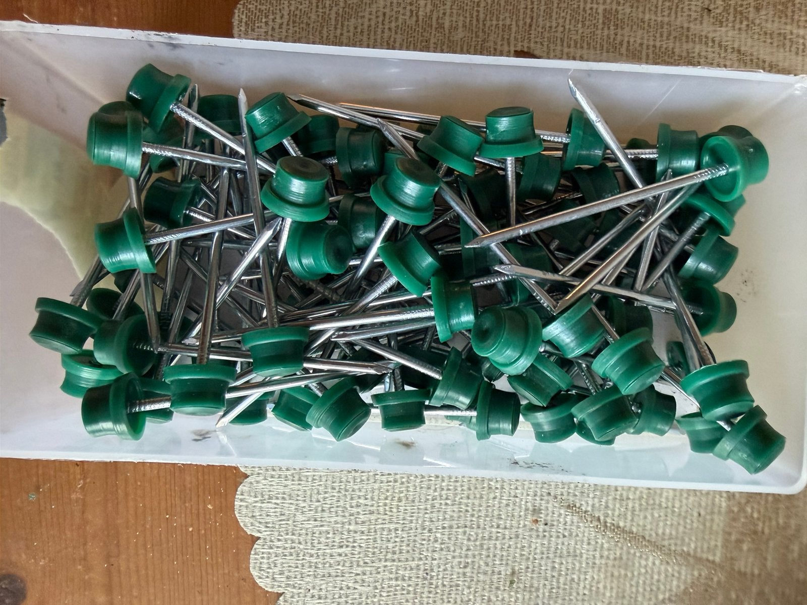 Golfplaatnagels (of bitumen ) 87 stuks, Ophalen of Verzenden, Zo goed als nieuw, 250 mm of meer, Spijkers