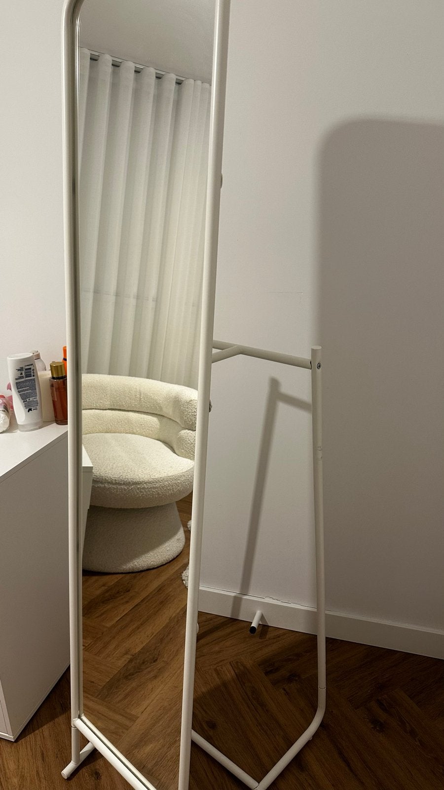 Witte passpiegel met standaard, Ophalen, Minder dan 50 cm, Zo goed als nieuw, 150 tot 200 cm
