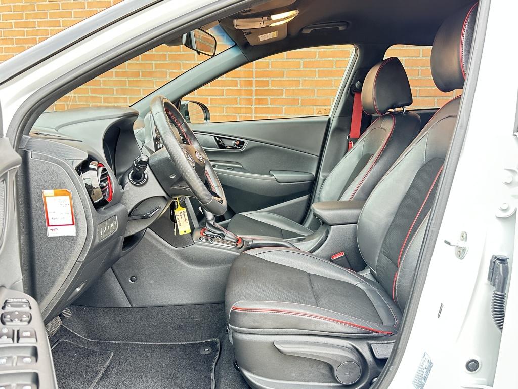 Hyundai KONA 1.6 T-GDI Premium AWD Automaat Trekhaak Navigat, Auto's, Hyundai, 12 maanden, 15 km/l, 4 cilinders, Leder en Stof