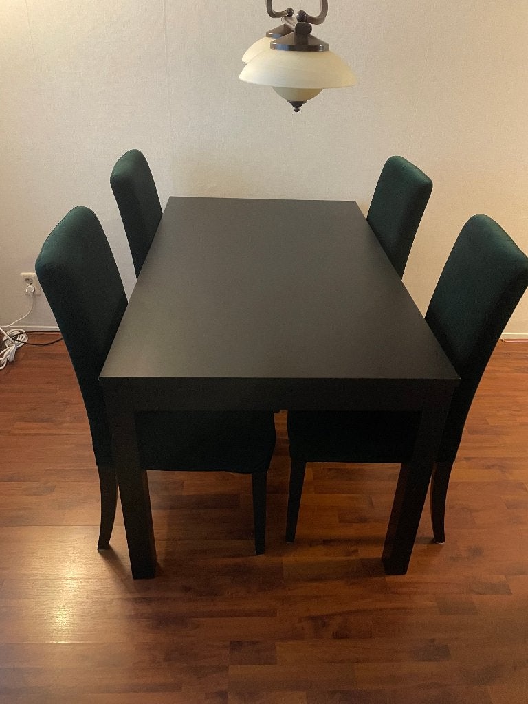 Bjursta eettafel + 4 stoelen, Ophalen, 100 tot 150 cm, 50 tot 100 cm, Zo goed als nieuw