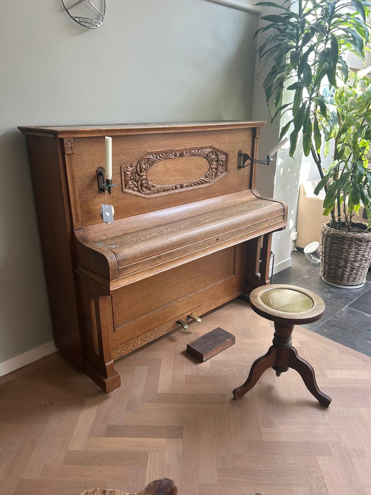 Gratis! Mooie piano - goed onderhouden. Halve octaaf te laag, Ophalen, Gebruikt, Bruin, Piano