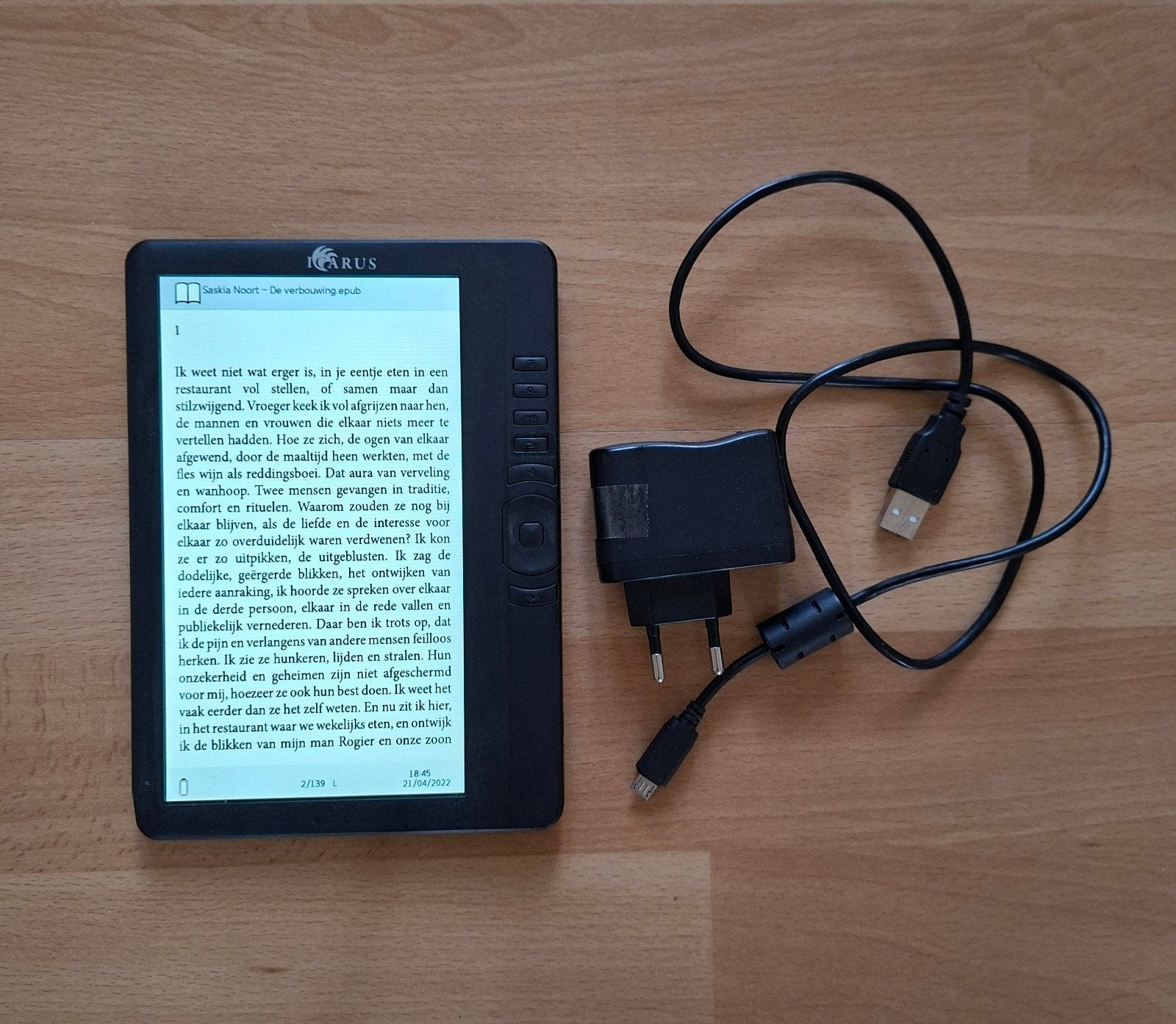 Icarus e-reader met oplader - werkt nog prima, Icarus, Gebruikt, 6 inch of minder, Ophalen of Verzenden