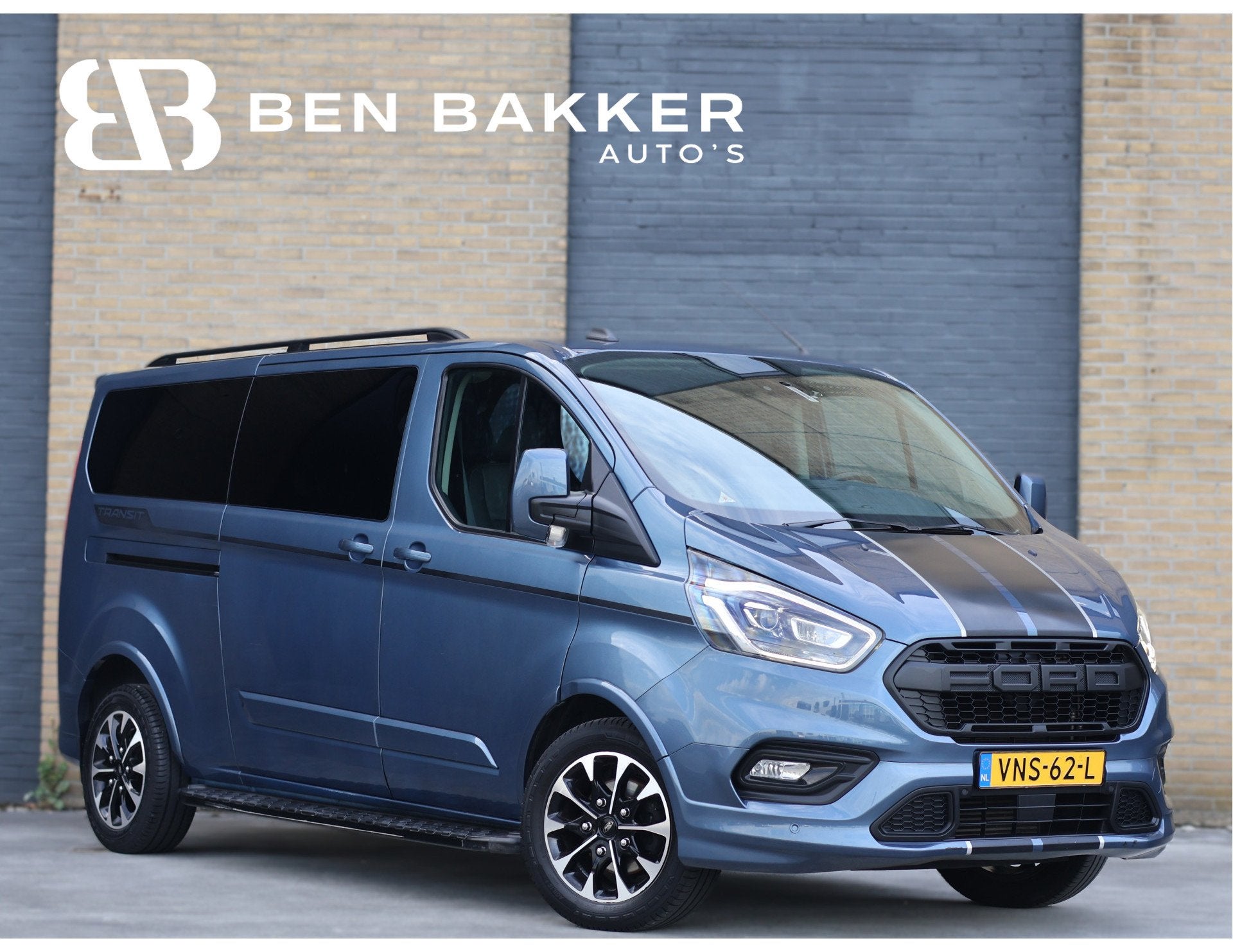 Ford Transit Custom 320 2.0 TDCI L2H1 Sport Automaat | Carpl, Bi-Xenon koplampen, 4 cilinders, Blauw, Leder en Stof