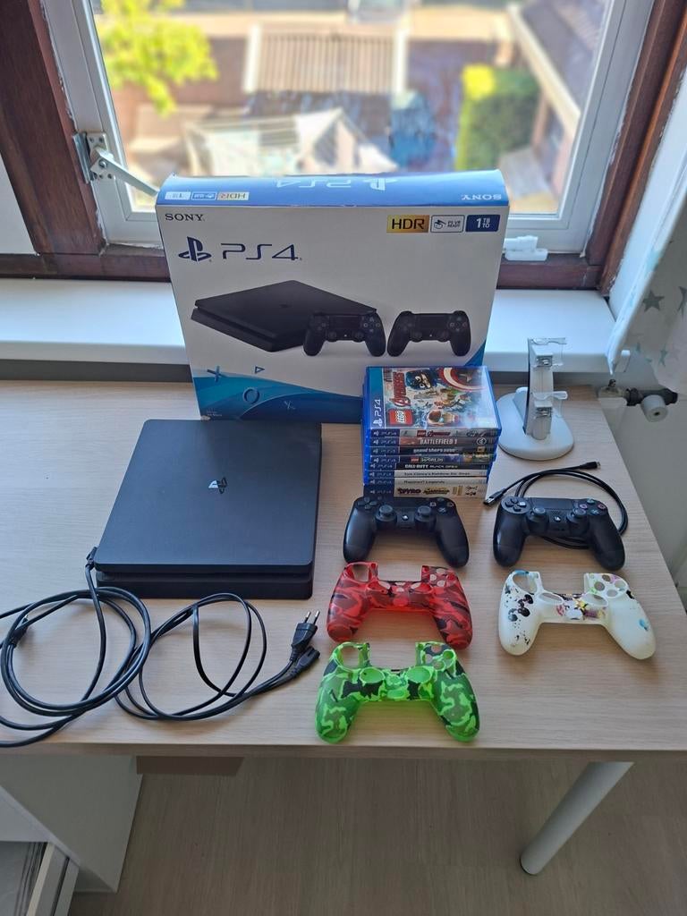 Ps4 1tb 9 spellen, Spelcomputers en Games, Ophalen of Verzenden, Zo goed als nieuw, Met 3 controllers of meer, Slim