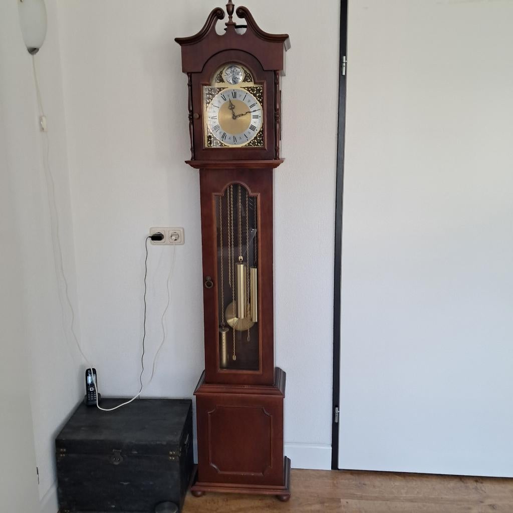 klassieke staande Westminster klok, Ophalen