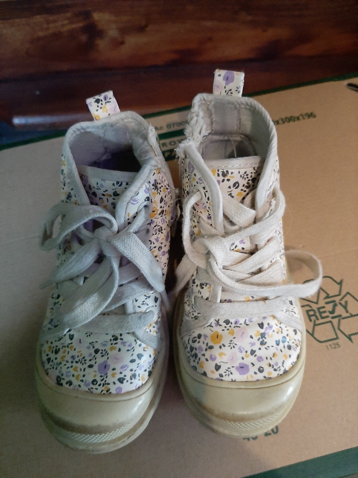 Kiabi bloemenprint sneakers maat 25, Kiabi, Gebruikt, Schoenen, Verzenden