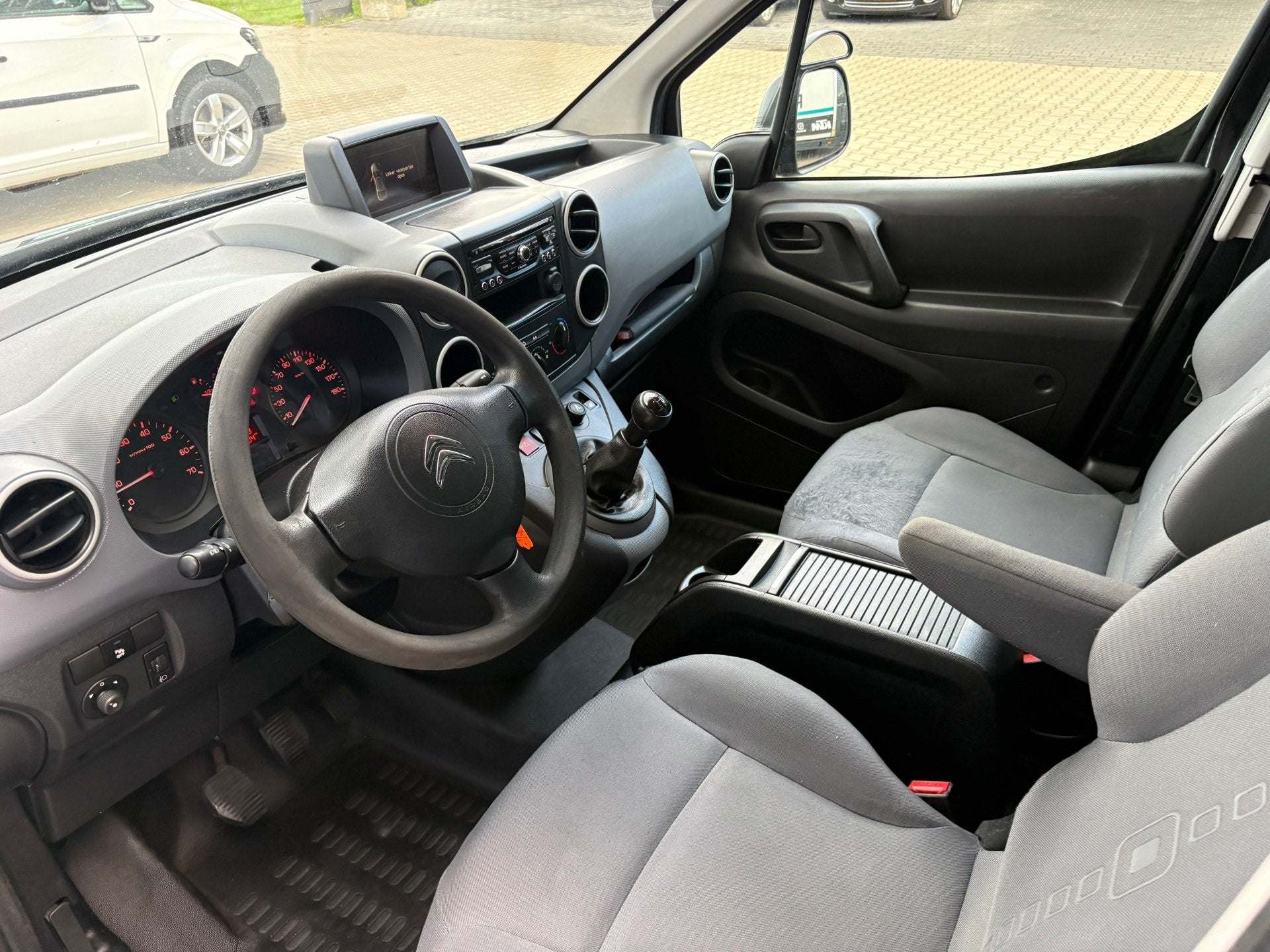 Citroen Berlingo 1.6 HDI 500 Airco Navigatie, Auto's, Voorwielaandrijving, Euro 5, Stof, Gebruikt