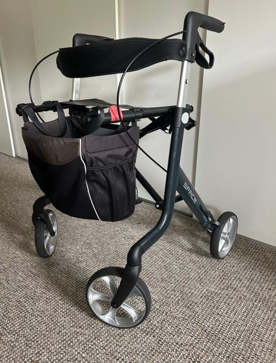 Licht gewicht rollator van het merk Space, Diversen, Ophalen of Verzenden, Zo goed als nieuw