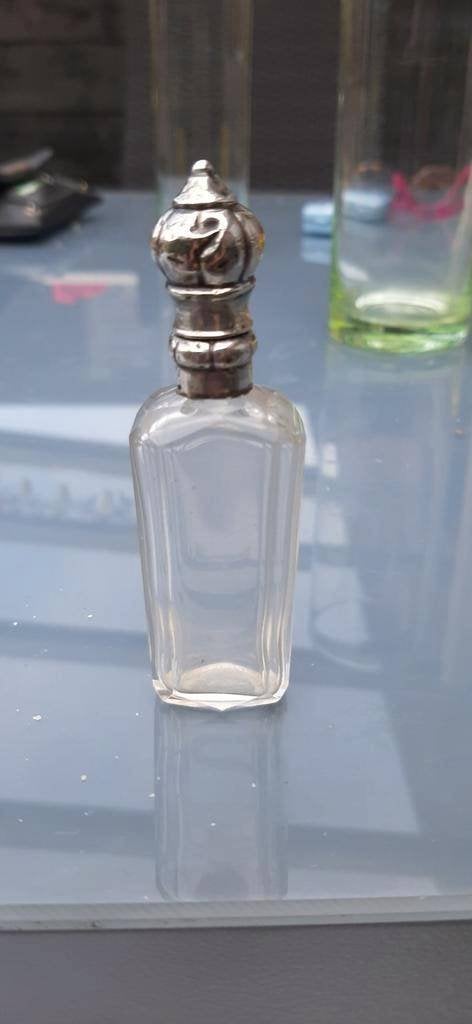 parfumflesje met zilver dop, Ophalen of Verzenden, Zilver