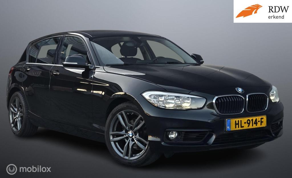 BMW 1-serie 118i NAP Autom Cruise Stoelverw Navi Trekh IZGST, 1-Serie, Zwart, Origineel Nederlands, Bedrijf