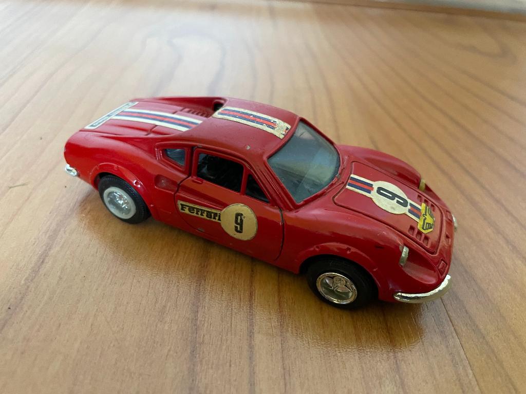 Ferrari race auto nummer 9 vintage, Ophalen