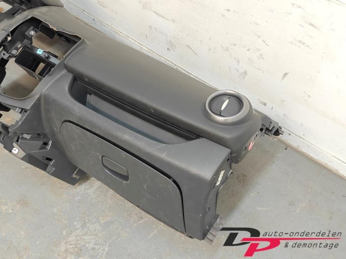 Dashboard van een Renault Clio, Gebruikt, -, Renault, -