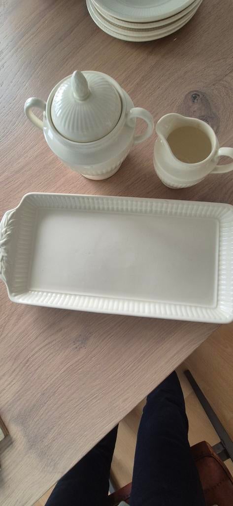 Wedgwood Edmee Suikerpot, Melkkannetje en Cakeschaal, Ophalen