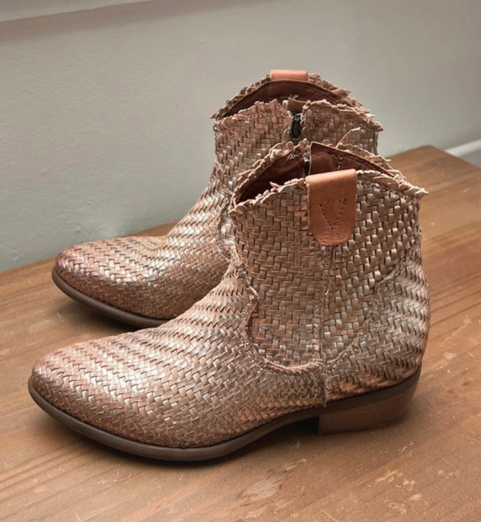 Rose gouden laarsjes zoë italy, 36, Kleding | Dames, Schoenen, Overige kleuren, Lage of Enkellaarzen, Ophalen of Verzenden, Zo goed als nieuw