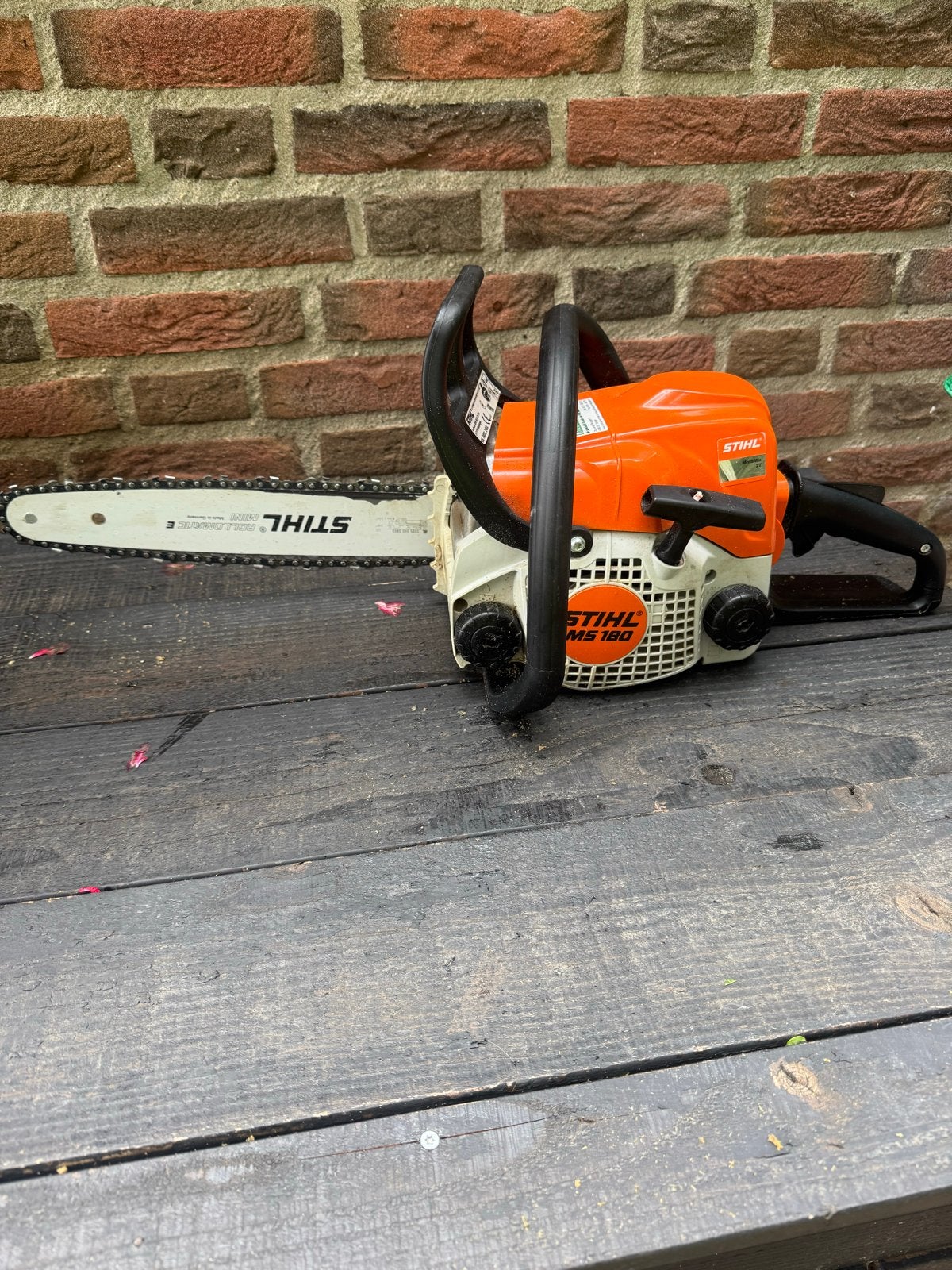 Stihl MS 180 Kettingzaag - Benzine en Olie Inbegrepen, Ophalen, Zo goed als nieuw, Boomzaag