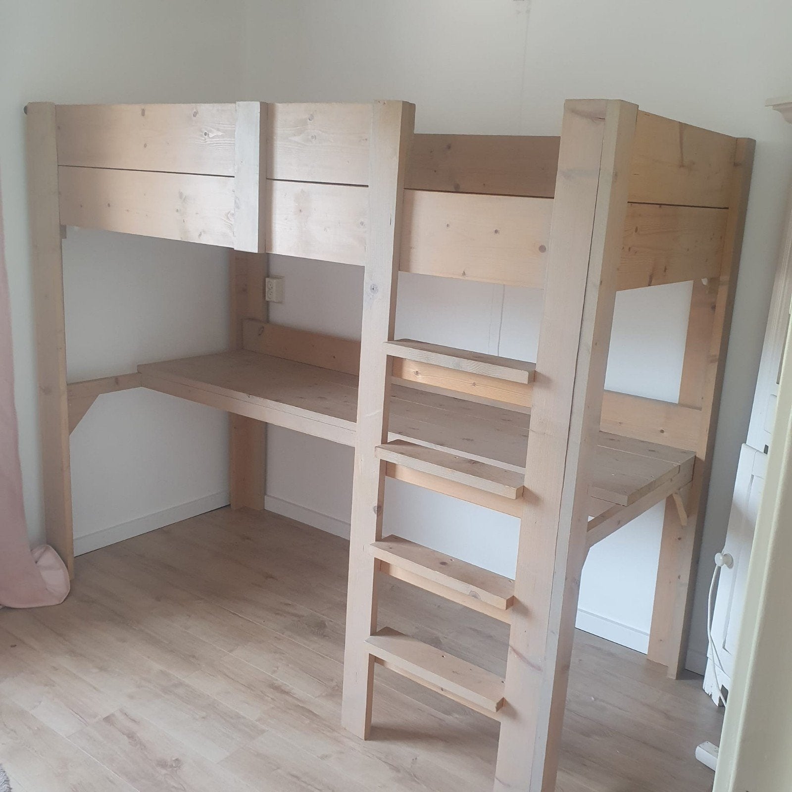 Stevig houten hoogslaper met bureau, Huis en Inrichting, Slaapkamer | Stapelbedden en Hoogslapers, Ophalen, Gebruikt, Eenpersoons
