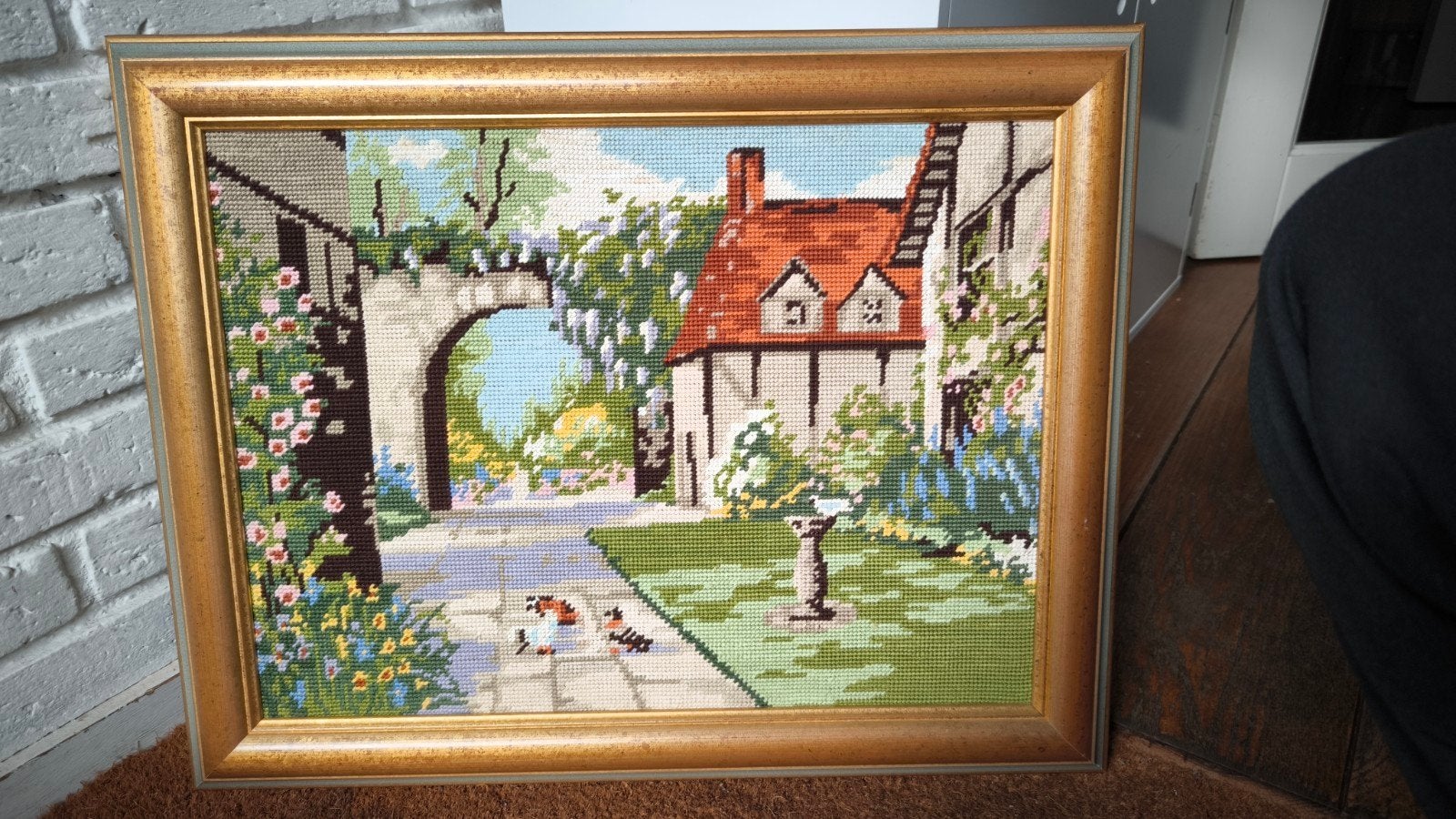 Borduurschilderij landelijk landschap in gouden lijst, Antiek en Kunst, Ophalen of Verzenden