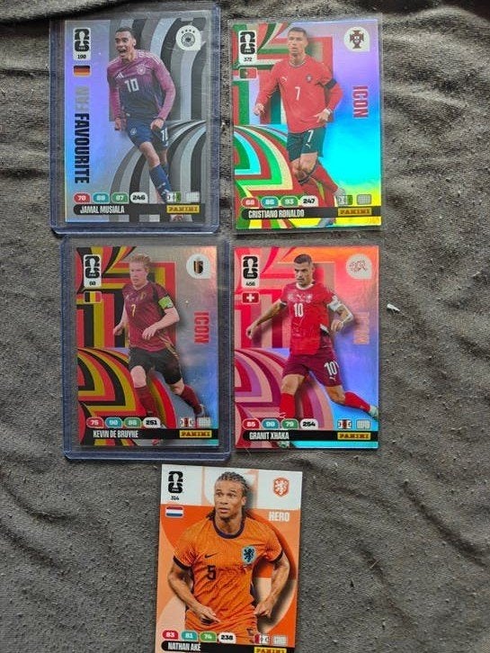 Voetbalplaatjes Panini Adrenalyn 2026 - 5 stuks, Verzamelen, Ophalen of Verzenden, Zo goed als nieuw, Buitenlandse clubs, Spelerskaart