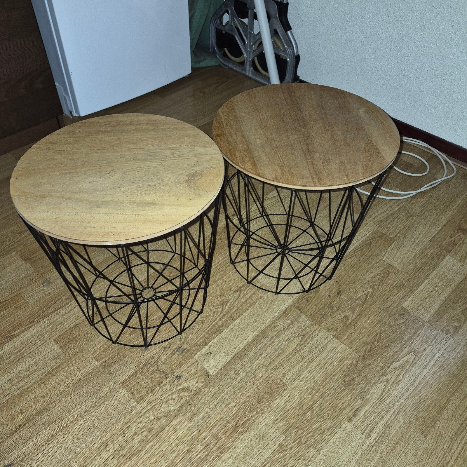 Set van 2 draadmand bijzettafeltjes met houten blad, Ophalen, Minder dan 45 cm, Minder dan 55 cm, Gebruikt