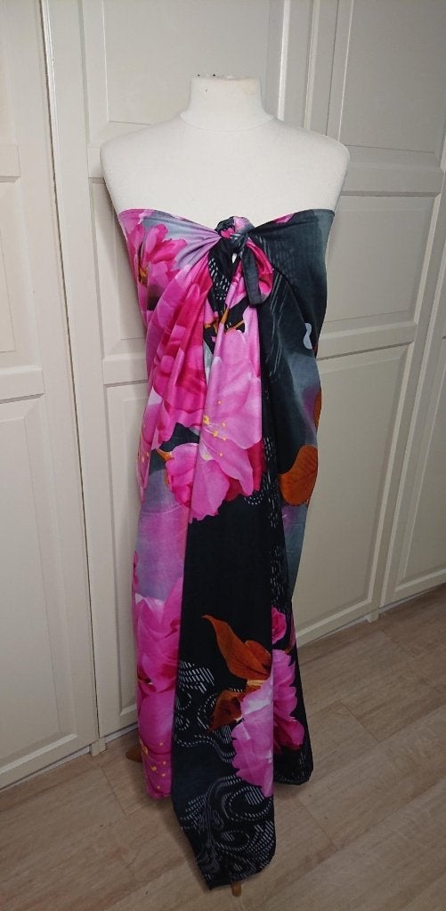 Diverse Sarong Pareo Stranddoek maat 50/52/54/56 en kleiner, Ophalen of Verzenden, Zo goed als nieuw, Overige kleuren, Overige typen