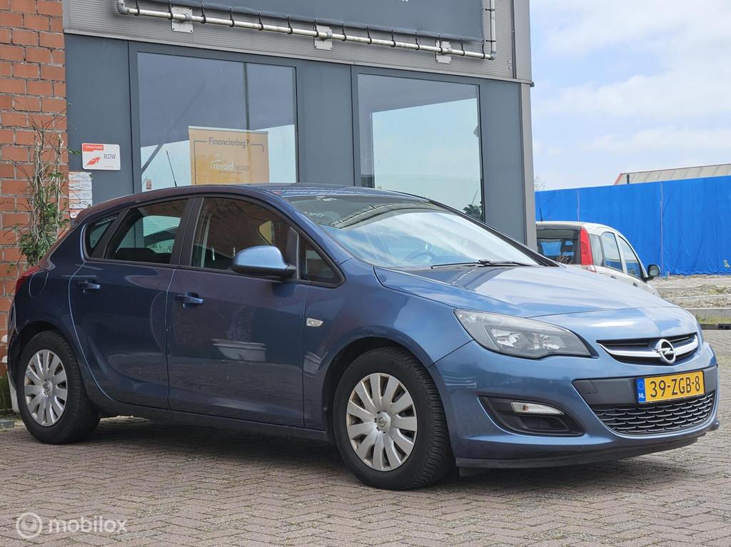 Opel Astra 1.7 CDTi S/S Cosmo, Auto's, Opel, Voorwielaandrijving, Euro 5, 730 kg, Gebruikt