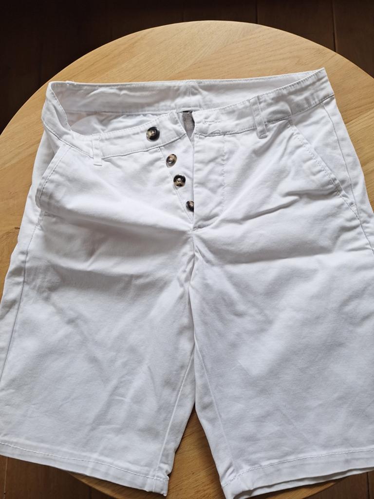 Mooie korte broek maat 26, Ophalen of Verzenden, Zo goed als nieuw, Wit