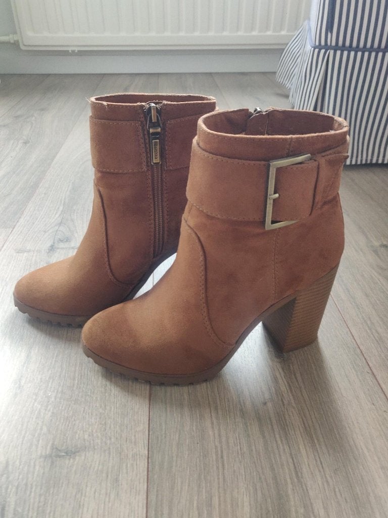 Bruine enkellaarsjes Bershka, maat 37, zo goed als nieuw, Ophalen of Verzenden, Zo goed als nieuw, Bruin