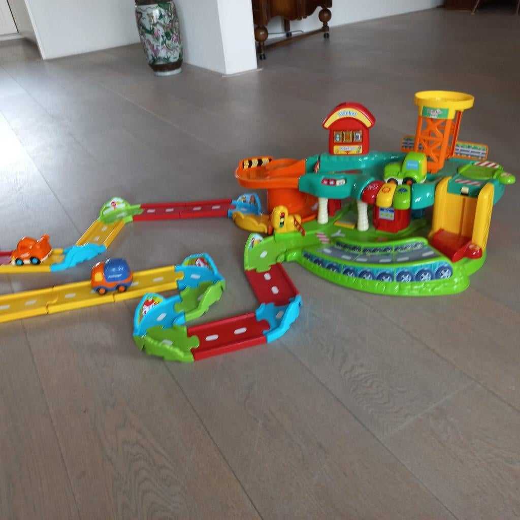 Toet toet autogarage Vtech inclusief 3 auto's, Kinderen en Baby's, Speelgoed | Vtech, Ophalen, Gebruikt, 2 tot 4 jaar