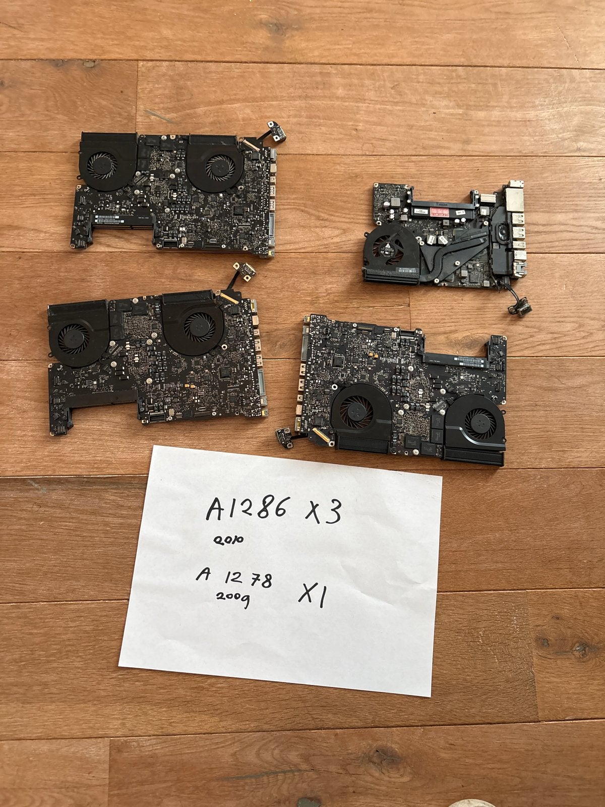 MacBook Moederborden A1286 (x3) en A1278 (x1), Ophalen of Verzenden, Niet werkend
