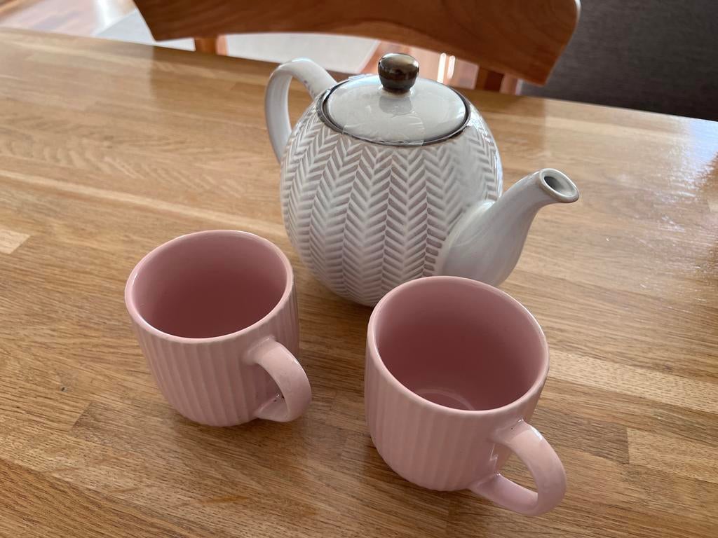 Theeservies met theepot en twee mokken, Keramiek, Nieuw, Ophalen of Verzenden, Overige stijlen