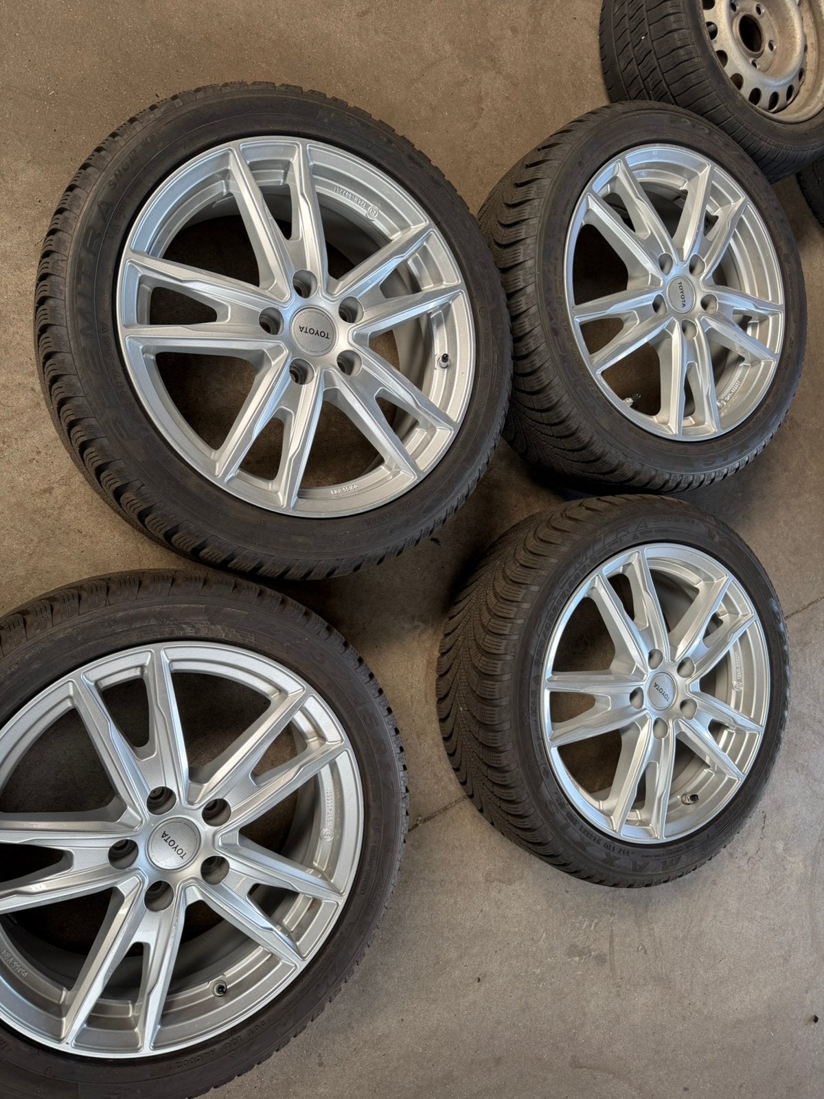 Toyota auris van 2013 winterset 5x114,3 maxxis 225/45-17, Ophalen, Banden en Velgen, Nieuw, 17 inch