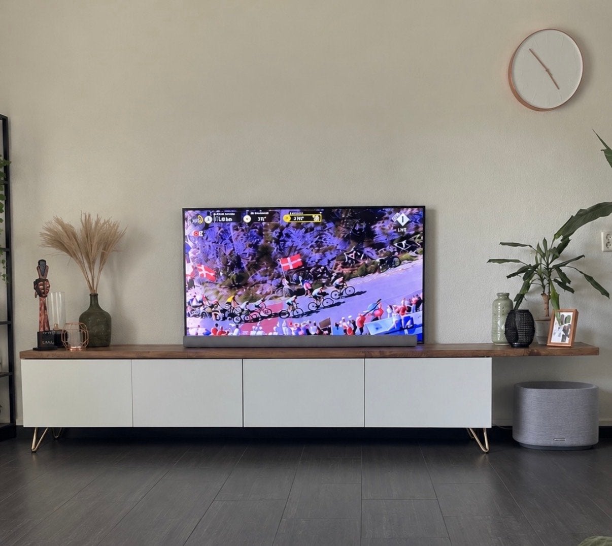 IKEA Besta TV-meubel met houten blad en messing pootjes, Huis en Inrichting, Ophalen, Gebruikt, Scandinavisch, 200 cm of meer