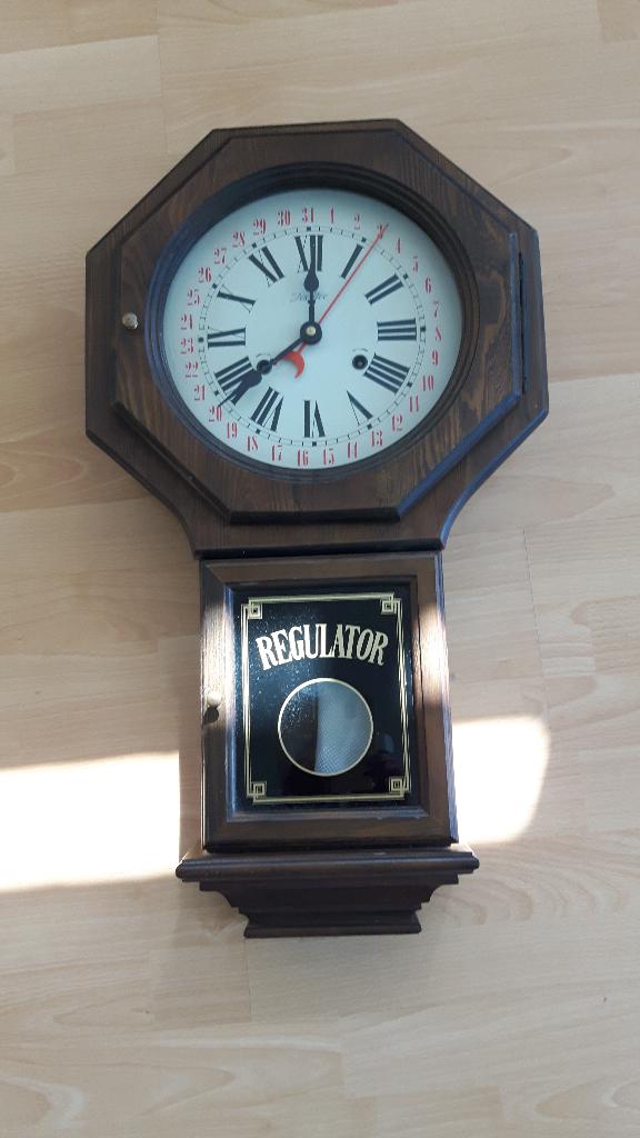 Mooie antieke wandklok merk daewoo regulator, Ophalen, Wandklok
