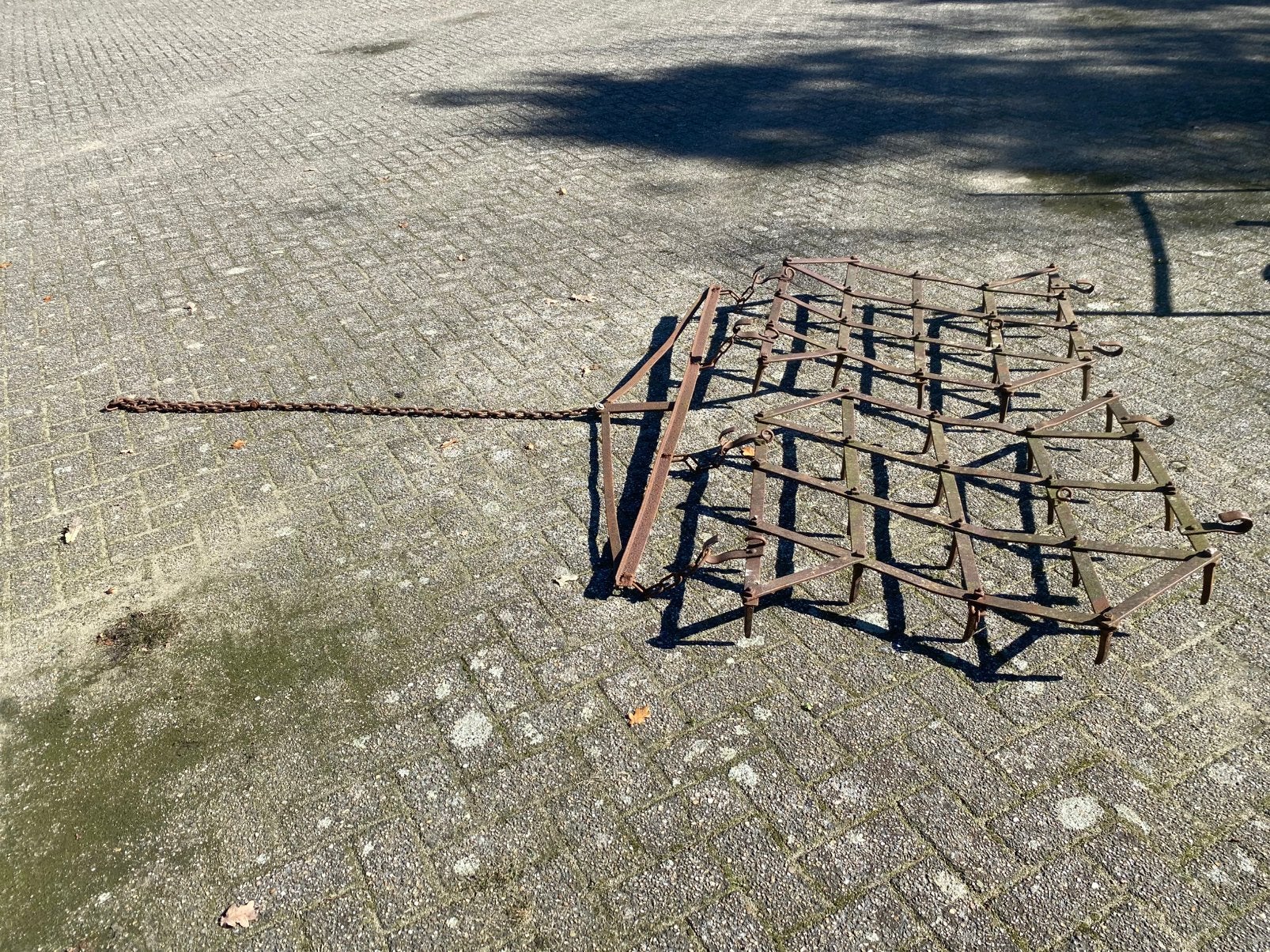 Zeer oude ijzeren eggen, Ophalen, Zo goed als nieuw, Benzine