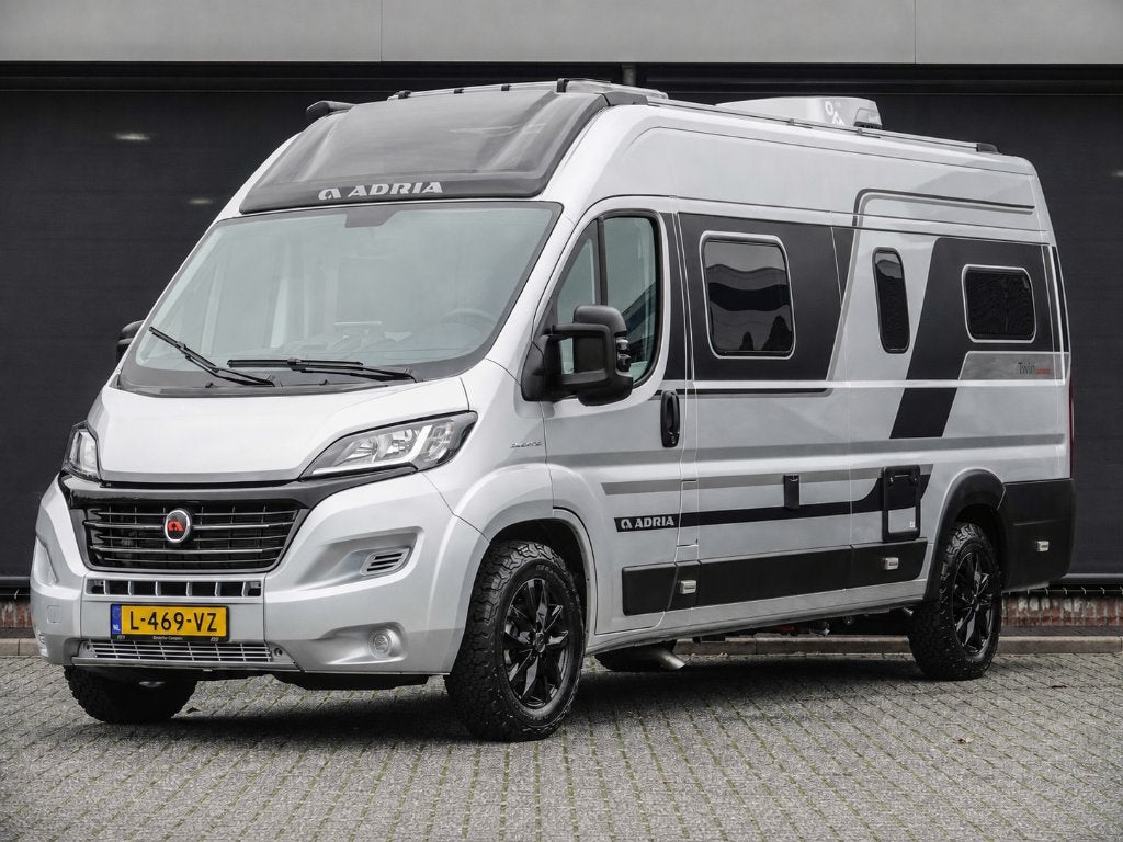 Adria Twin 640 SGX Supreme 140 pk, Caravans en Kamperen, Campers, Ringverwarming, Fiat, 6 tot 7 meter, 6 tot 7 meter