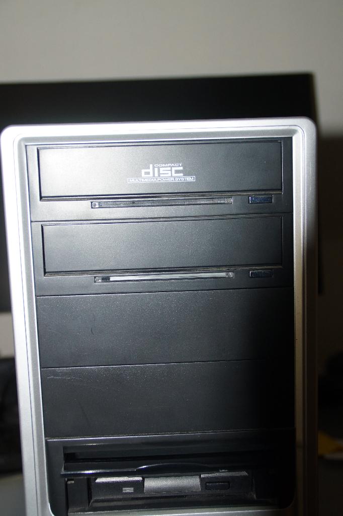 Pc met joysticks, steering wheel met pedalen en games, Computers en Software, Vintage Computers, Ophalen of Verzenden, Onbekend