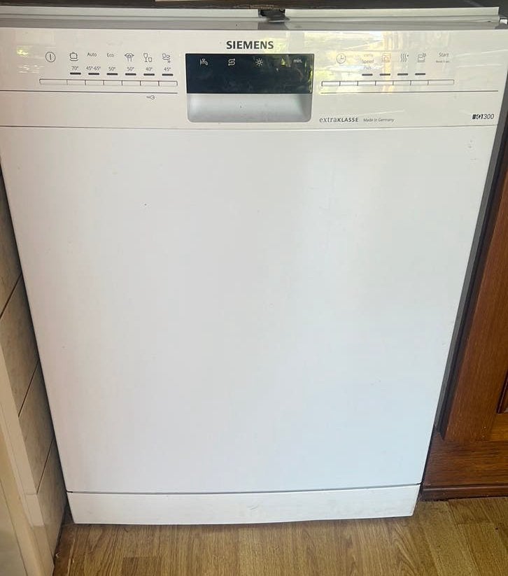 Vaatwasser - kapot, GRATIS, Witgoed en Apparatuur, Vaatwasmachines, Ophalen, Zo goed als nieuw, Inbouw, Minder dan 85 cm