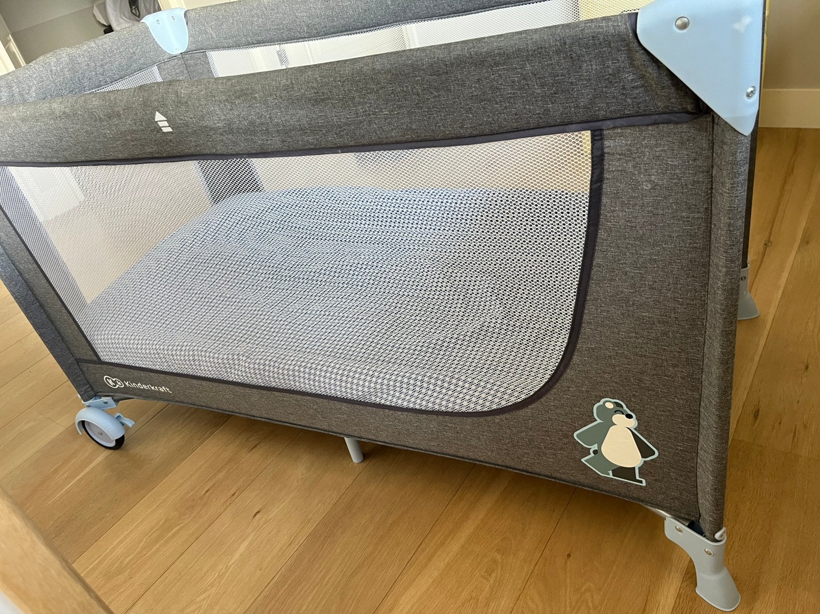 Campingbedje compleet matras/aerosleep/laken, Ophalen, Zo goed als nieuw, Reisbedje
