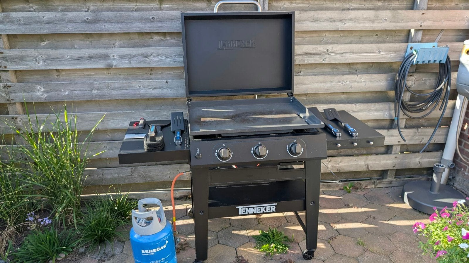Tenneker gasbarbecue, met gasbus en assecoires, Ophalen, Zo goed als nieuw, Tenneker