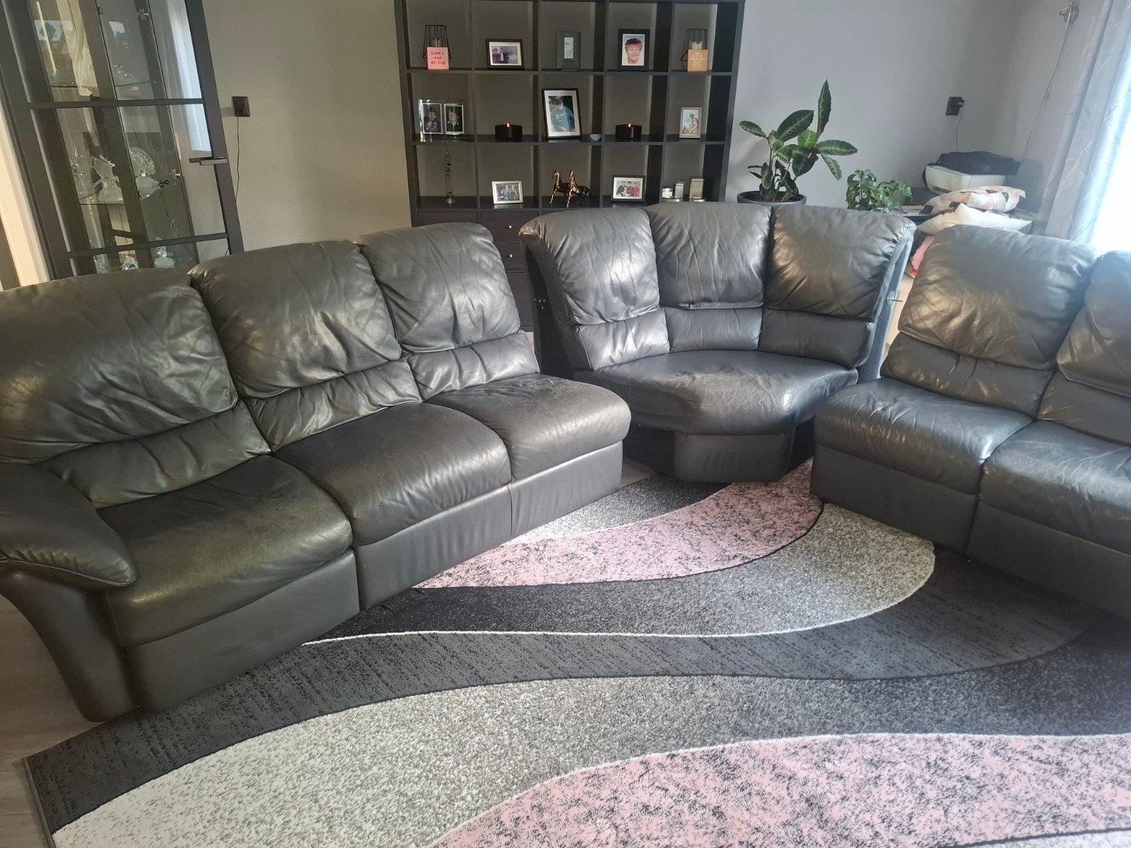 Grote hoekbank van leer - Comfortabel en stijlvol, Huis en Inrichting, Banken | Bankstellen, Ophalen, Modern, Comfortabel, Gebruikt