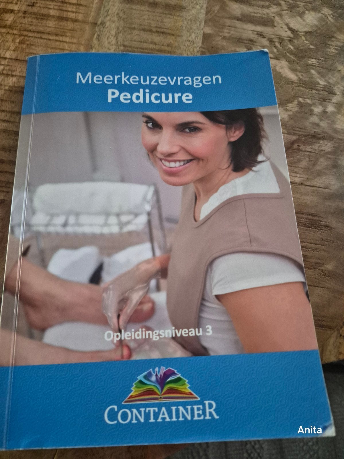 Meerkeuzevragen Pedicure Opleidingsniveau 3, Boeken, Ophalen of Verzenden, Zo goed als nieuw, MBO, Container