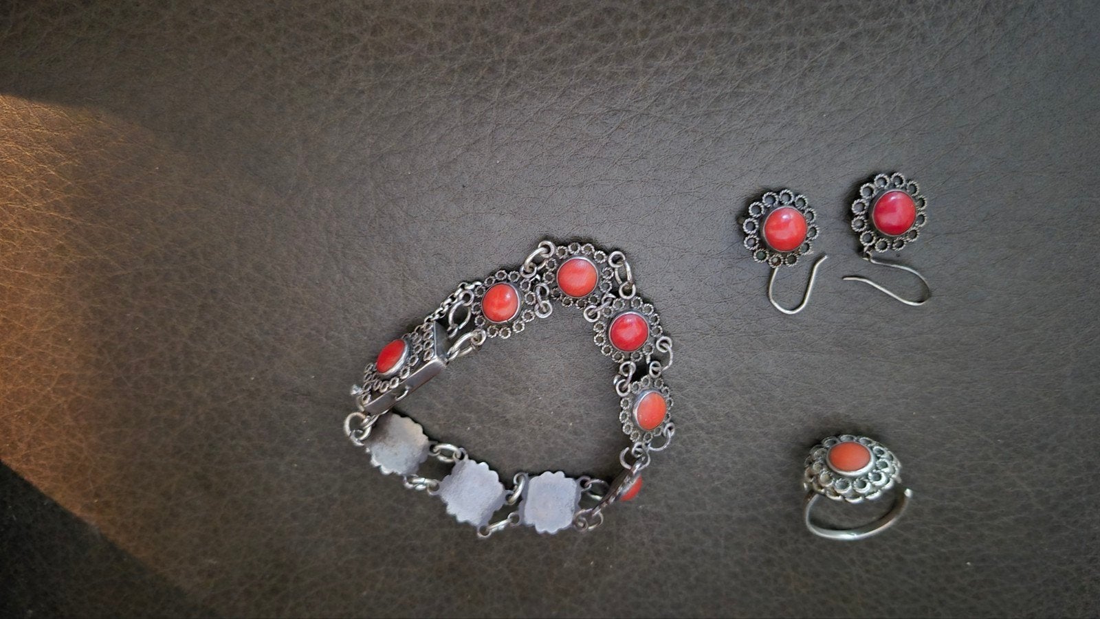 Vintage set met bloedkoraal, armband, oorbellen en ring, Ophalen of Verzenden, Zilver