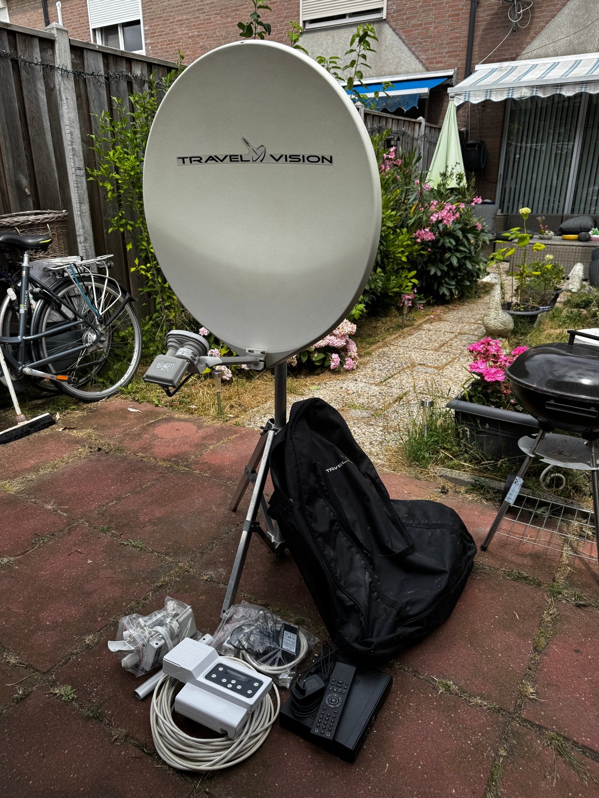 Travelvision R6 Duo Vol Automatische Schotelantenne, Ophalen, Gebruikt, (Schotel)antenne-accessoires, Overige merken