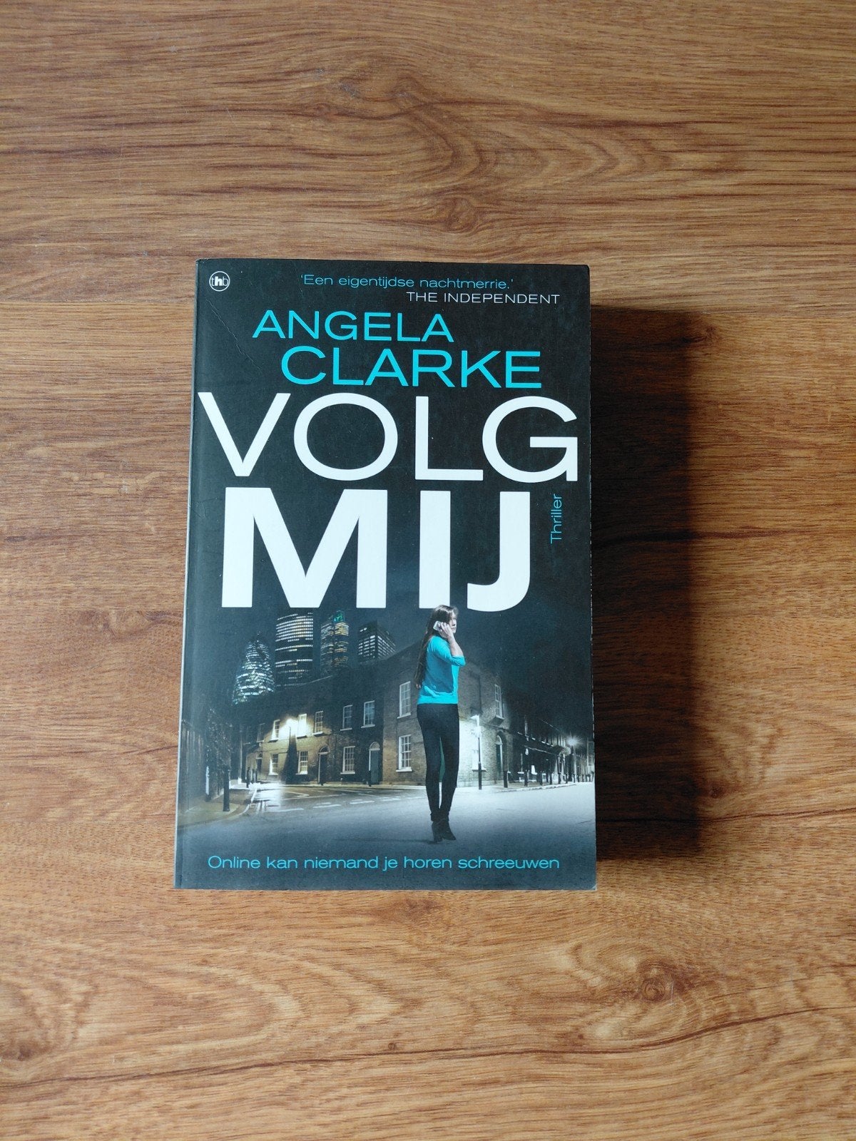 Thriller • Angela Clarke - Volg mij, Ophalen of Verzenden, Zo goed als nieuw, Angela Clarke