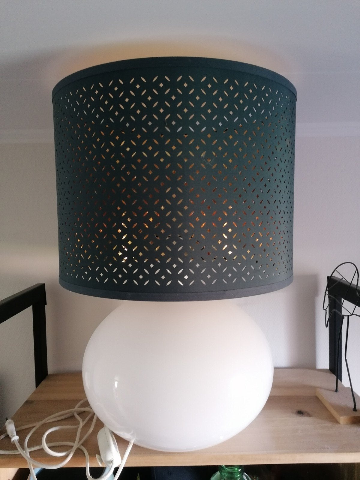 65 cm Tafellamp Petrol Blue Blauw Goud Witte Glazen Voet

IK, Ophalen, E27 (groot), Minder dan 100 cm, Modern